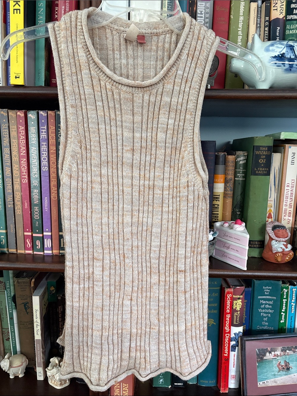 Pilcro - Sleeveless Ribbed Tank Top in Beige-Cream